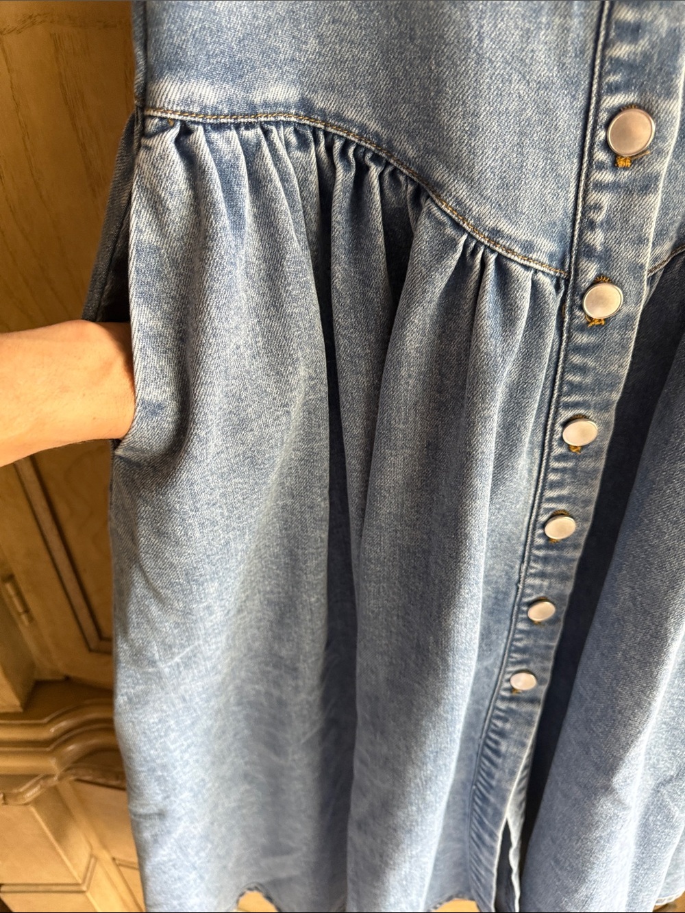 7 For All Mankind 🔥 button-front sleeveless denim midi dress in a medium wash. - Picture 7 of 9